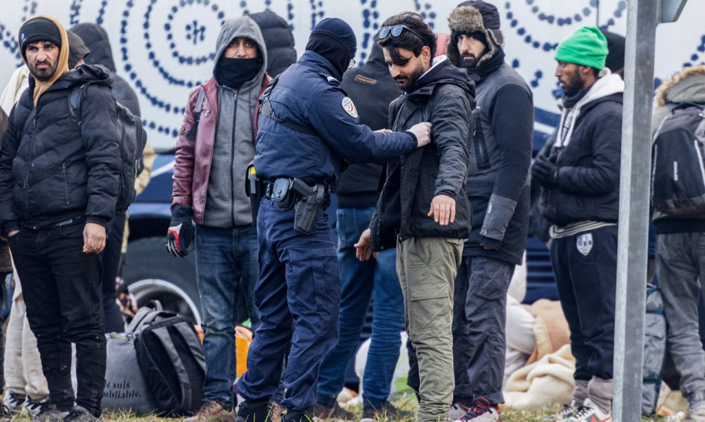 EU migrant return rules criticized