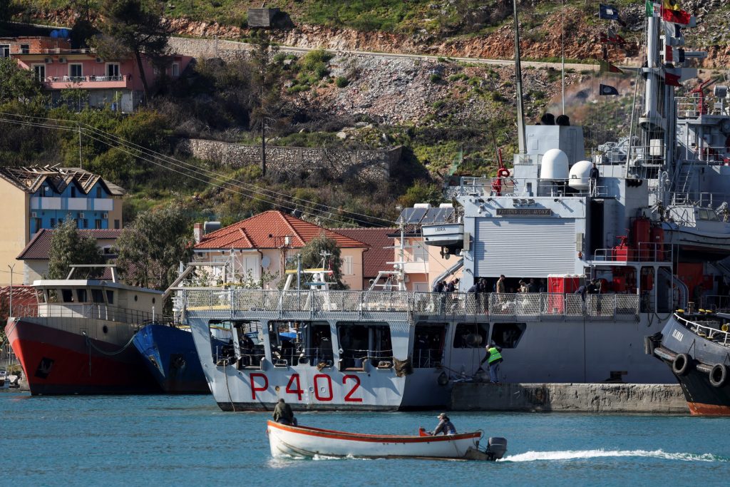 Italy transfers migrants to Albania