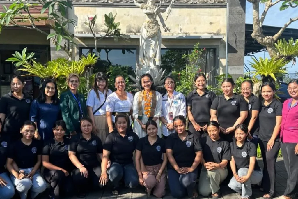 Spa therapy for migrant workers