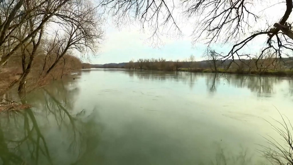 Boat Capsizes on Una River Leaving One Migrant Dead and Several Missing Croatia migrant boat accident