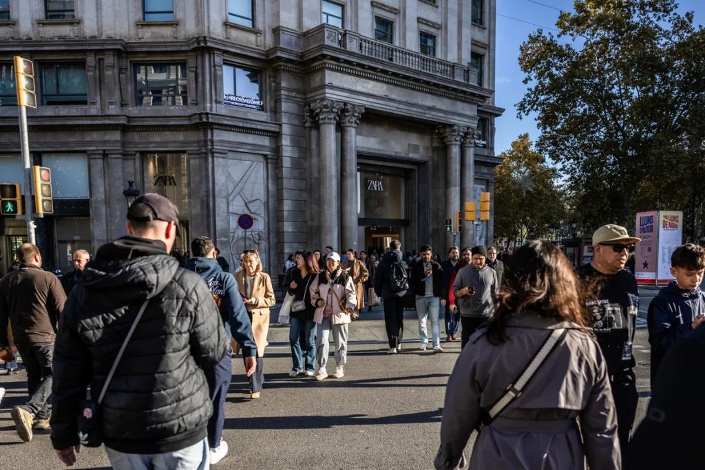 Spain Approves Legal Status for 500,000 Undocumented Migrants Spain legalises 500000 undocumented migrants