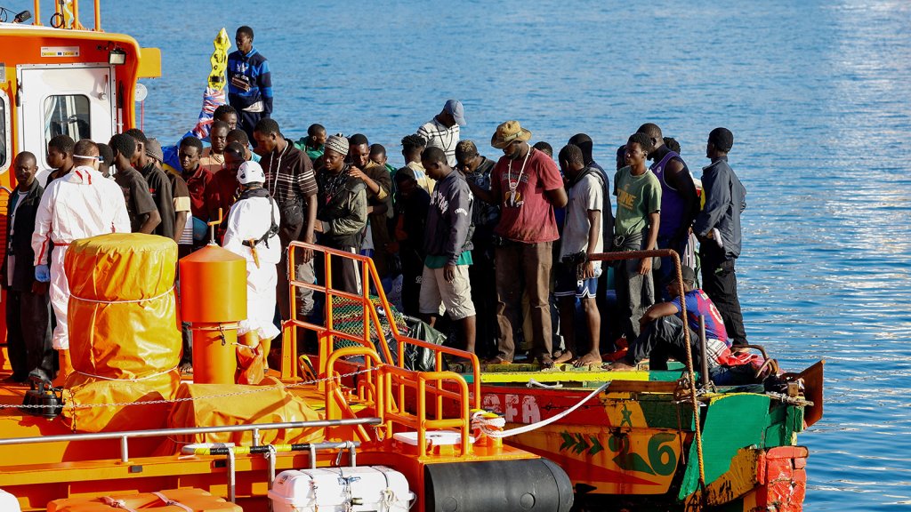 More than 700 migrants rescued off Canary Islands in less than 30 hours Migrants rescued in Canary Islands